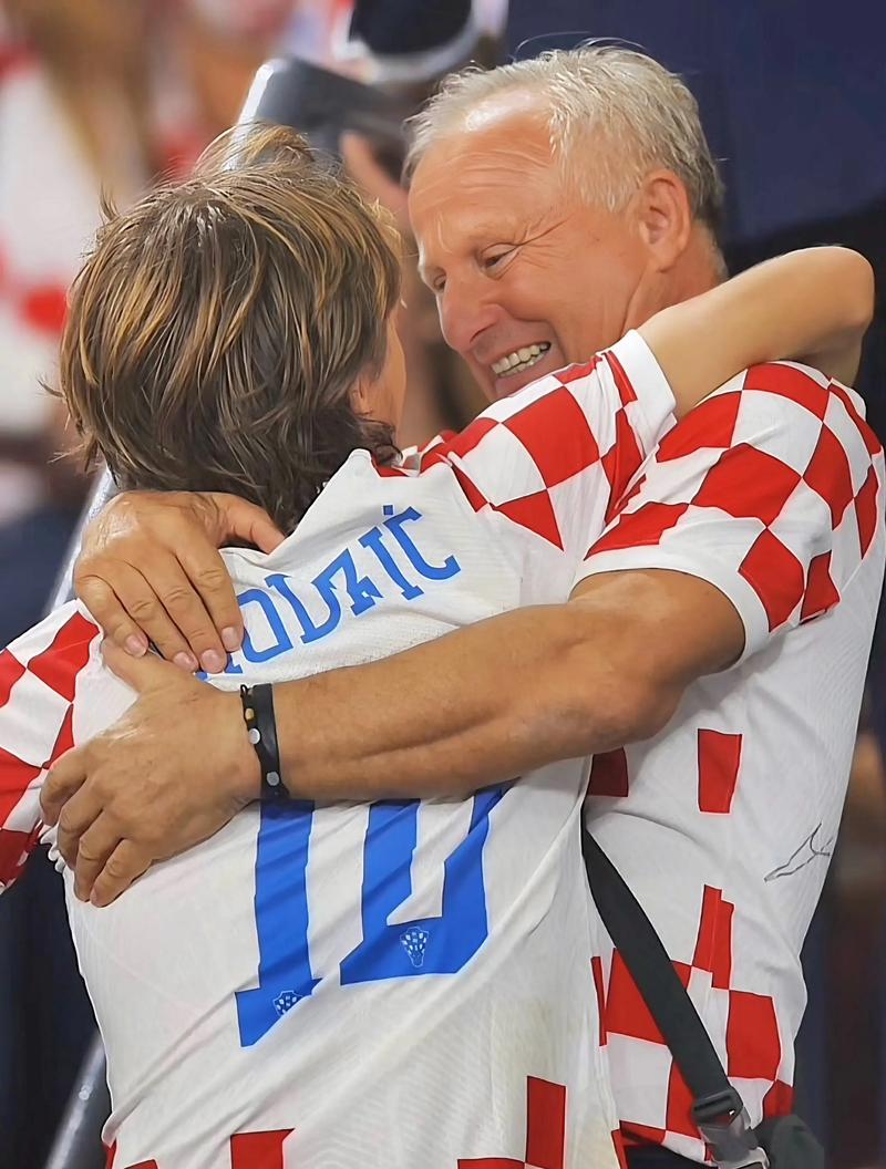 🎮KeSPA杯战报：Zeka阿卡丽超神砍13杀，HLE鏖战三局力克T1