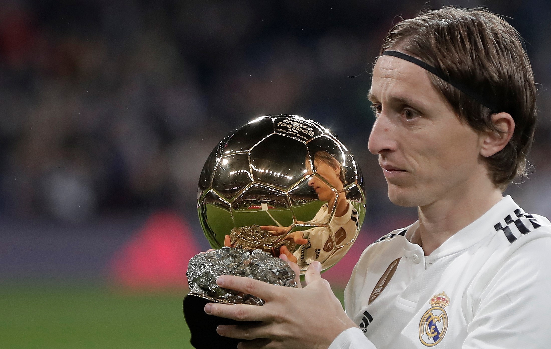 联合国难民署75周年慈善之夜在沪举行，杨扬陈露等体坛明星助阵