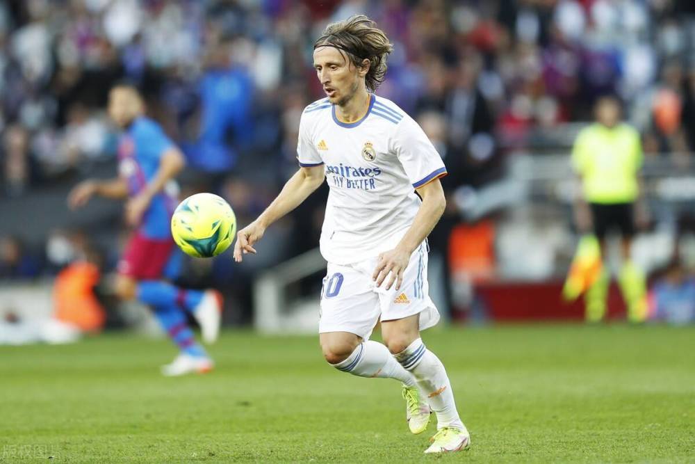 足球国足助教透露球队新目标：冲击小组第一